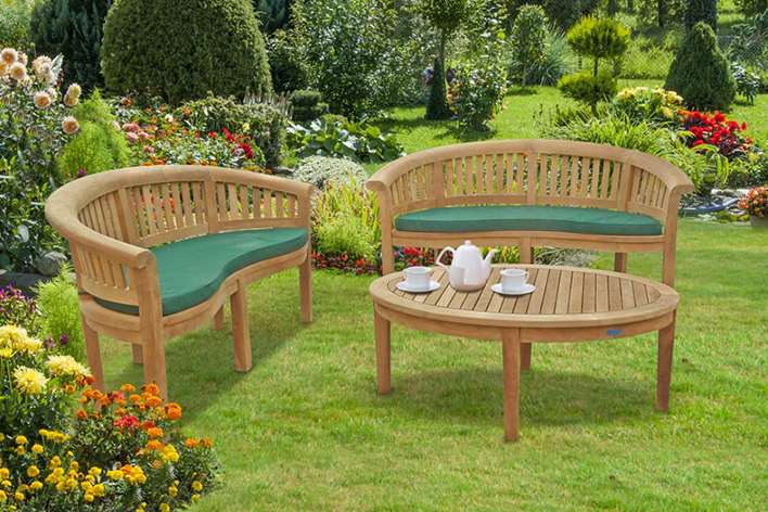 Customers should take several things into account when buying Garden furniture (Gartenmöbel) for their garden